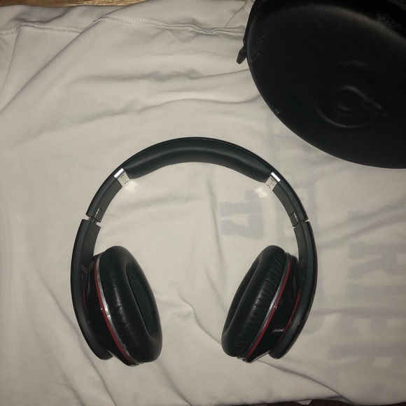 Beats Studio 1.0 Over-Ear Headphones - Picture 3 of 7